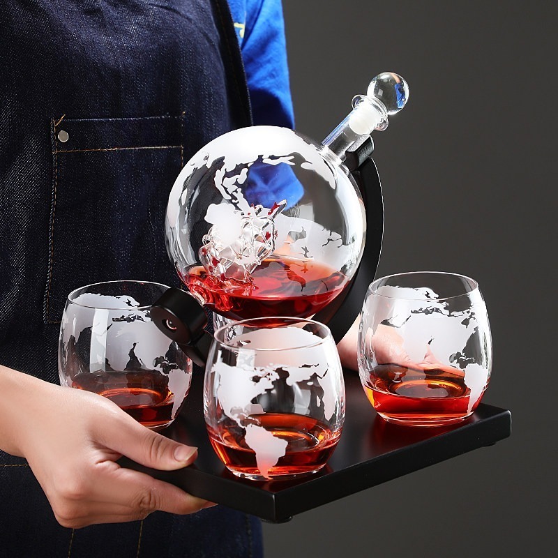 装飾的な地球儀型ワインデキャンタセット、スタンド付きガラスカ - Home Bar Set のレビューと価格